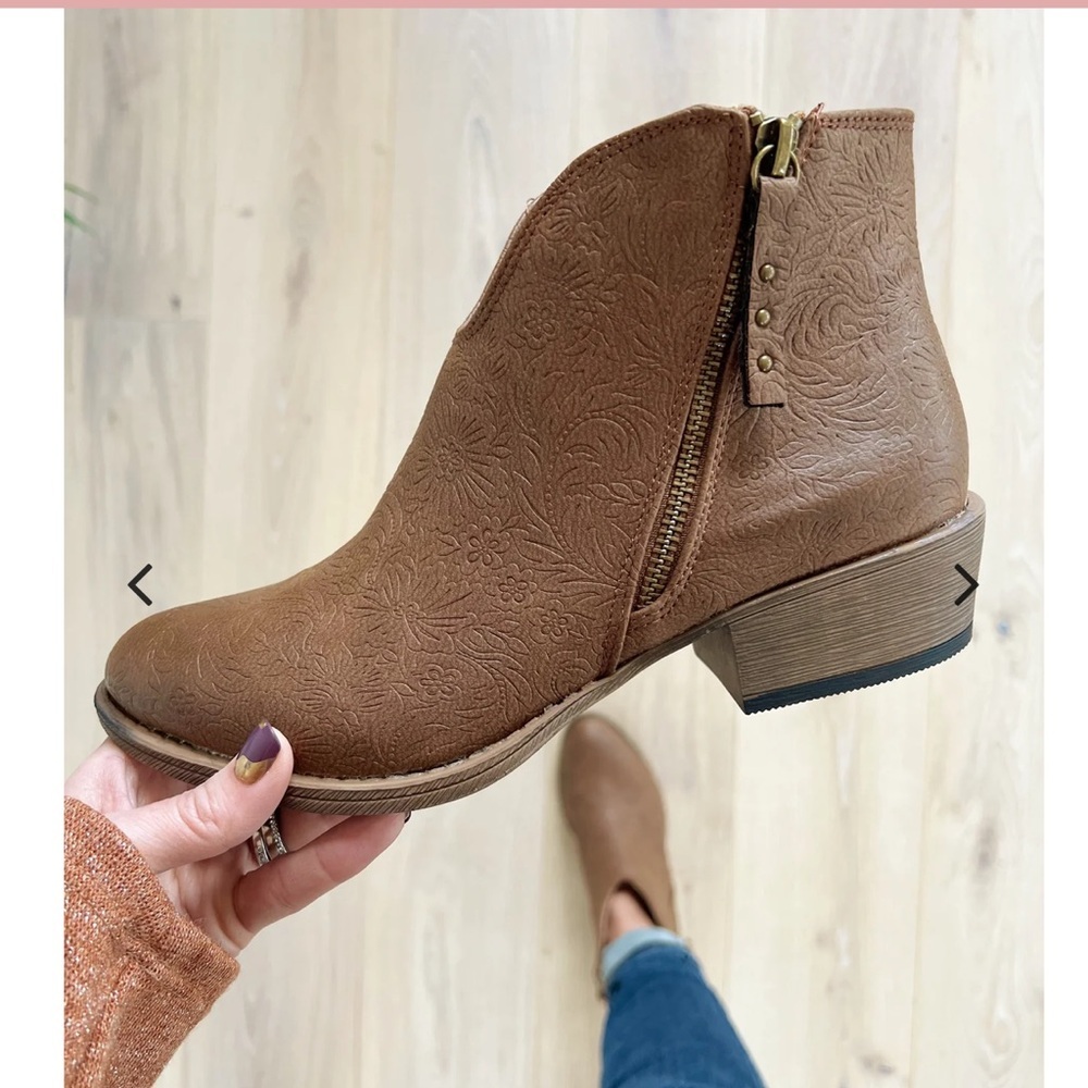 Very G Booties Slip On Side Zipper Closure Tan Womens Size 11 - Picture 3 of 13